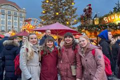 01_PHOTO-2024-12-22-17-35-53